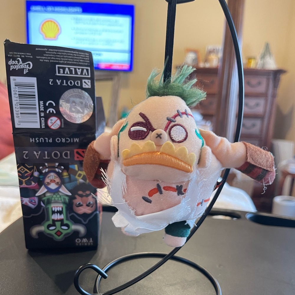 Dota 2 Series 2 Pudge Micro Plush.
In blind box incl the code whited out READ
